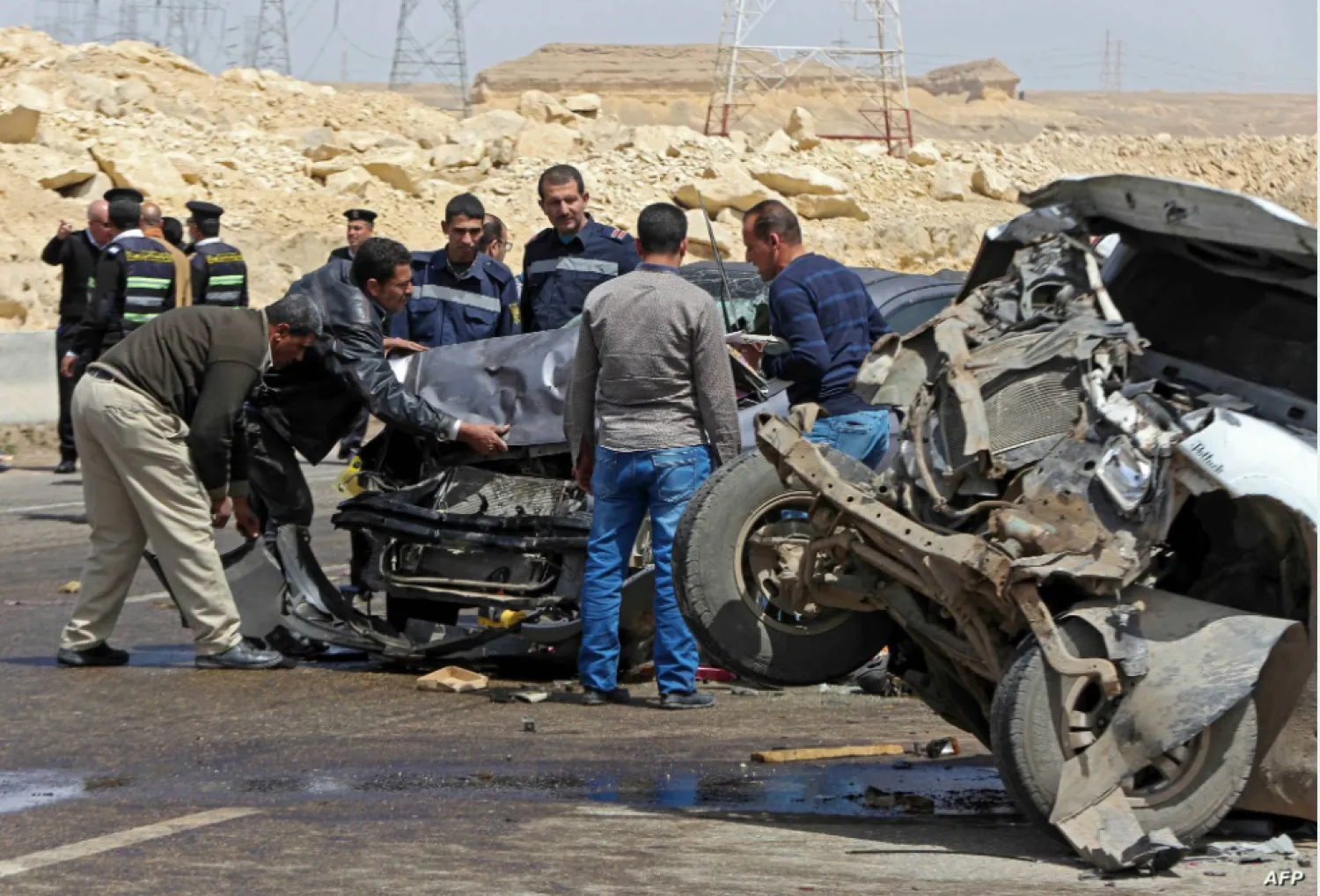 أحد حوادث الطرق السريعة في مصر (أ.ف.ب)