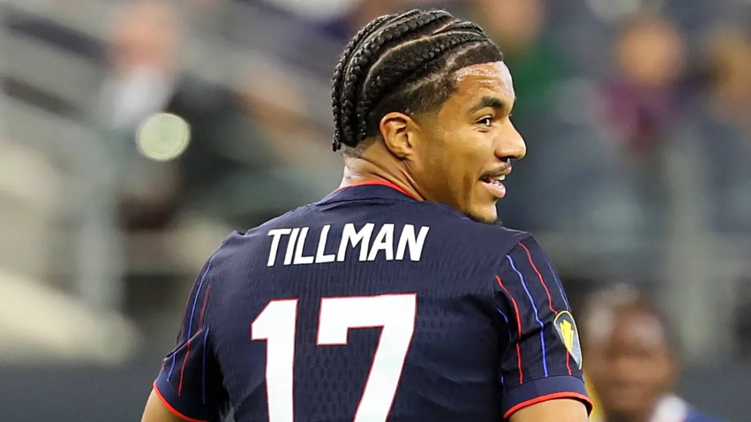 مالك تيلمان لاعب وسط آيندهوفن (وسائل إعلام هولندية)