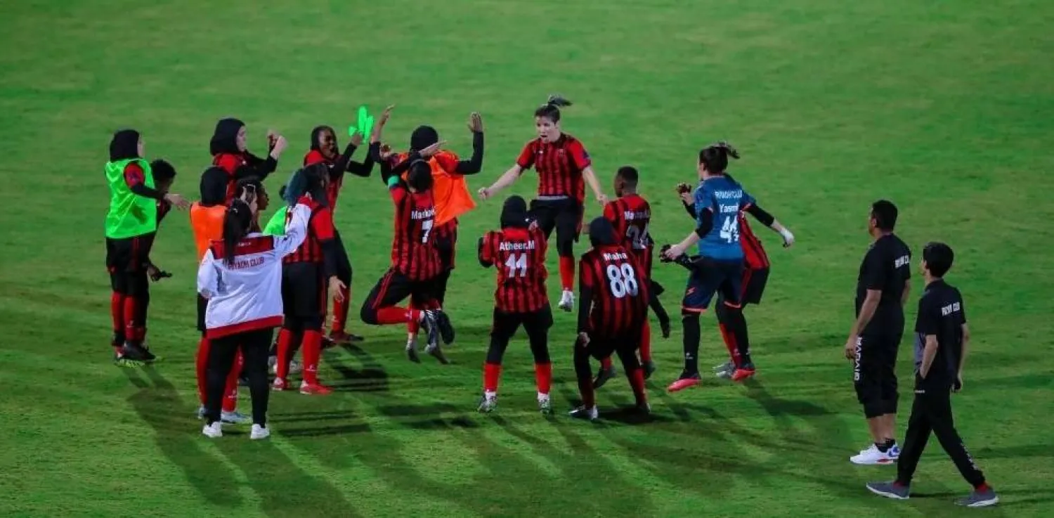 الرياض قرر إلغاء كرة القدم النسائية (الشرق الأوسط)