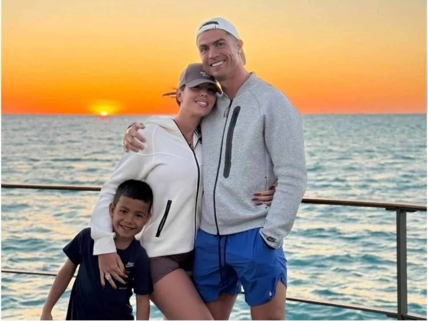 يقضى رونالدو وقتاً طويلاً في منطقة البحر الأحمر في إجازاته الخاصة (حساب جورجينا إنستغرام) 