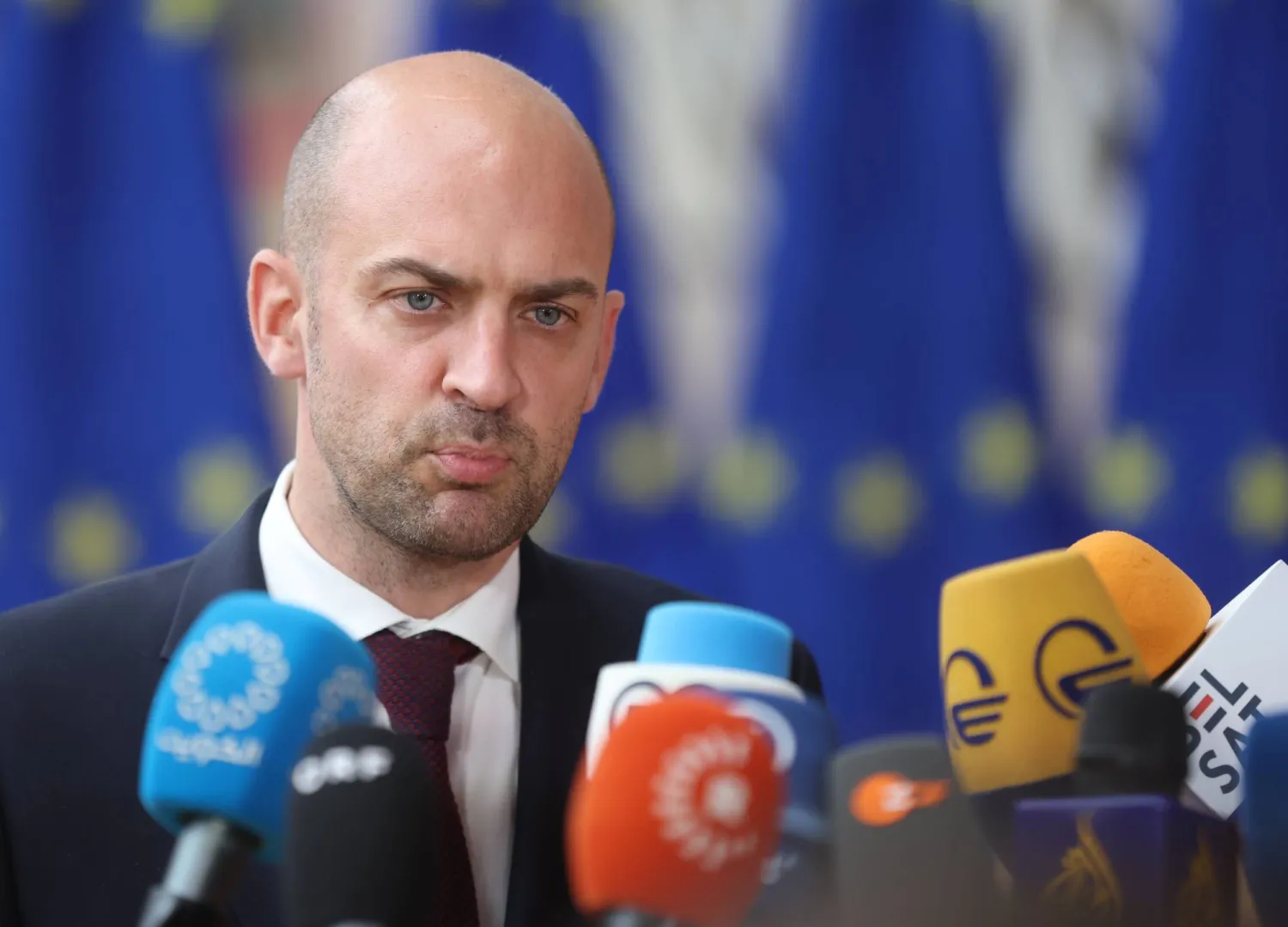 وزير الخارجية الفرنسي جان نويل بارو خلال مؤتمر صحافي في بروكسل (إ.ب.أ)