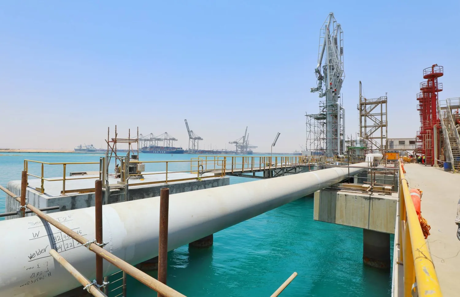 الاستعدادات النهائية لتجهيز ميناء سونكر بالسخنة لاستقبال سفينة «إنرغوس باور» (وزارة البترول المصرية)