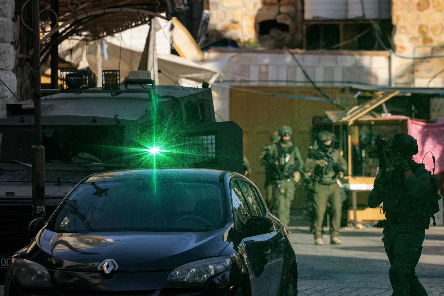 جنود إسرائيليون في الخليل بالضفة الغربية (أ.ف.ب)