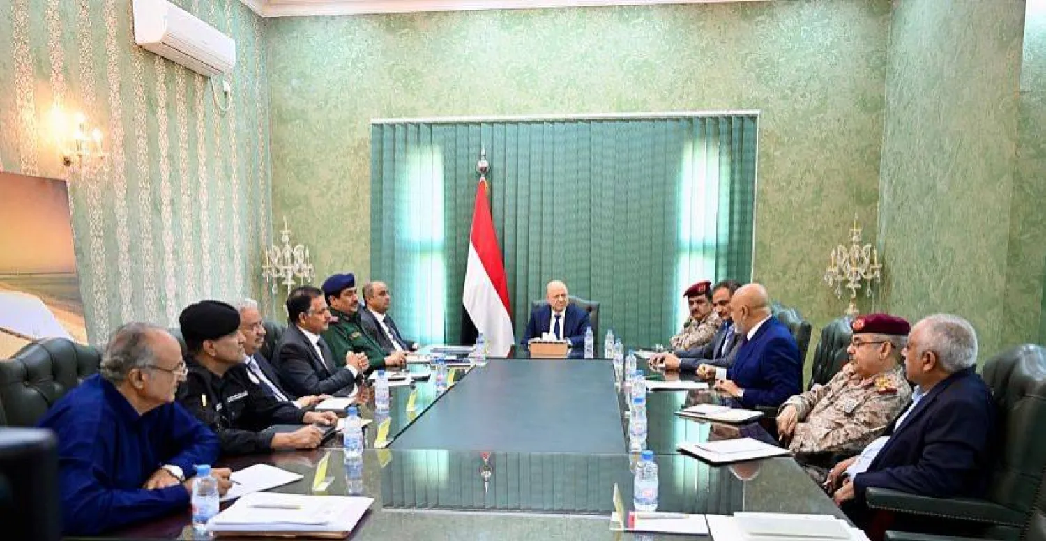 رئيس مجلس القيادة اليمني يرأس اجتماعاً للجنة الأمنية بعدن (سبأ)