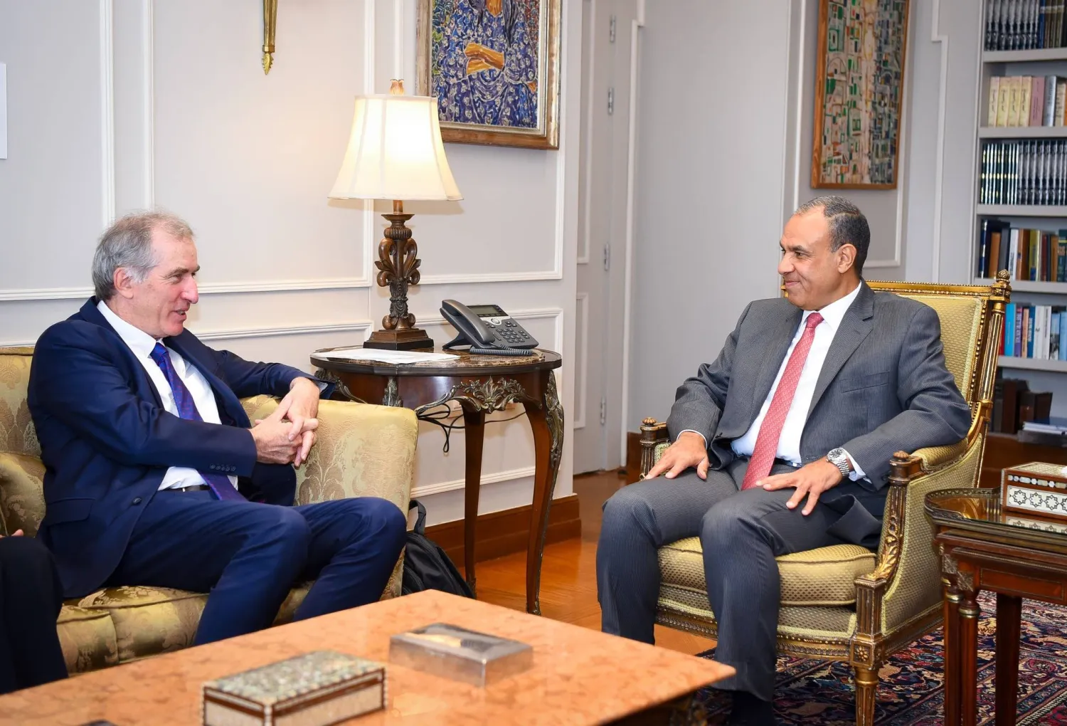 بدر عبد العاطي خلال لقاء الممثل الخاص للاتحاد الأوروبي لعملية السلام في الشرق الأوسط (الخارجية المصرية)