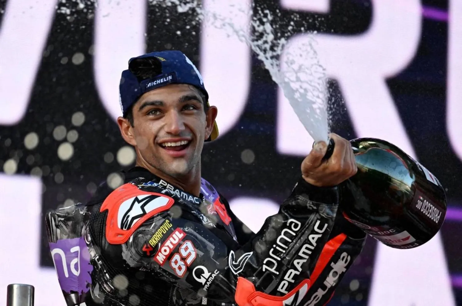 خورخي مارتن (رويترز)