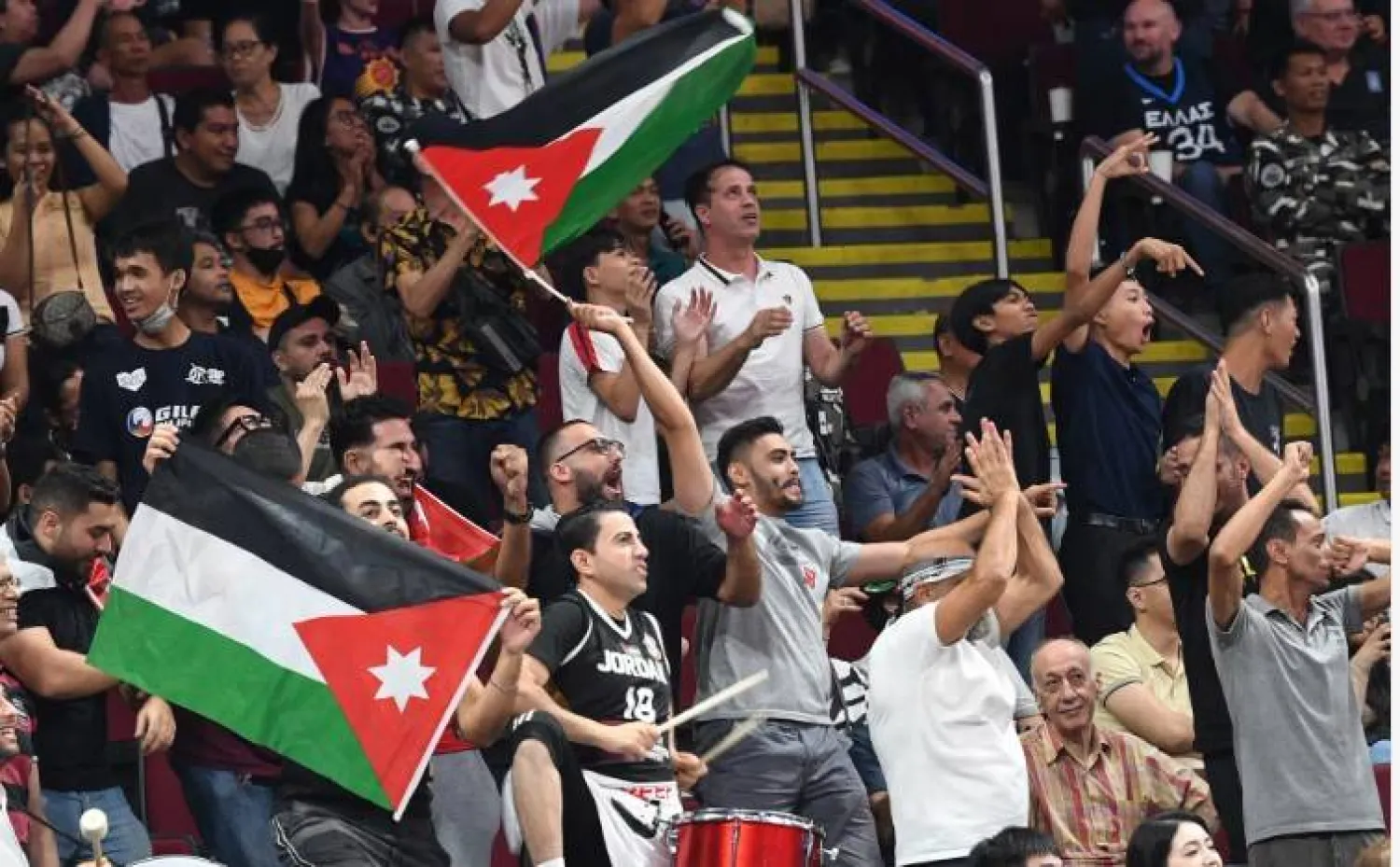 جماهير أردنية تساند منتخب بلادها (أ.ف.ب)