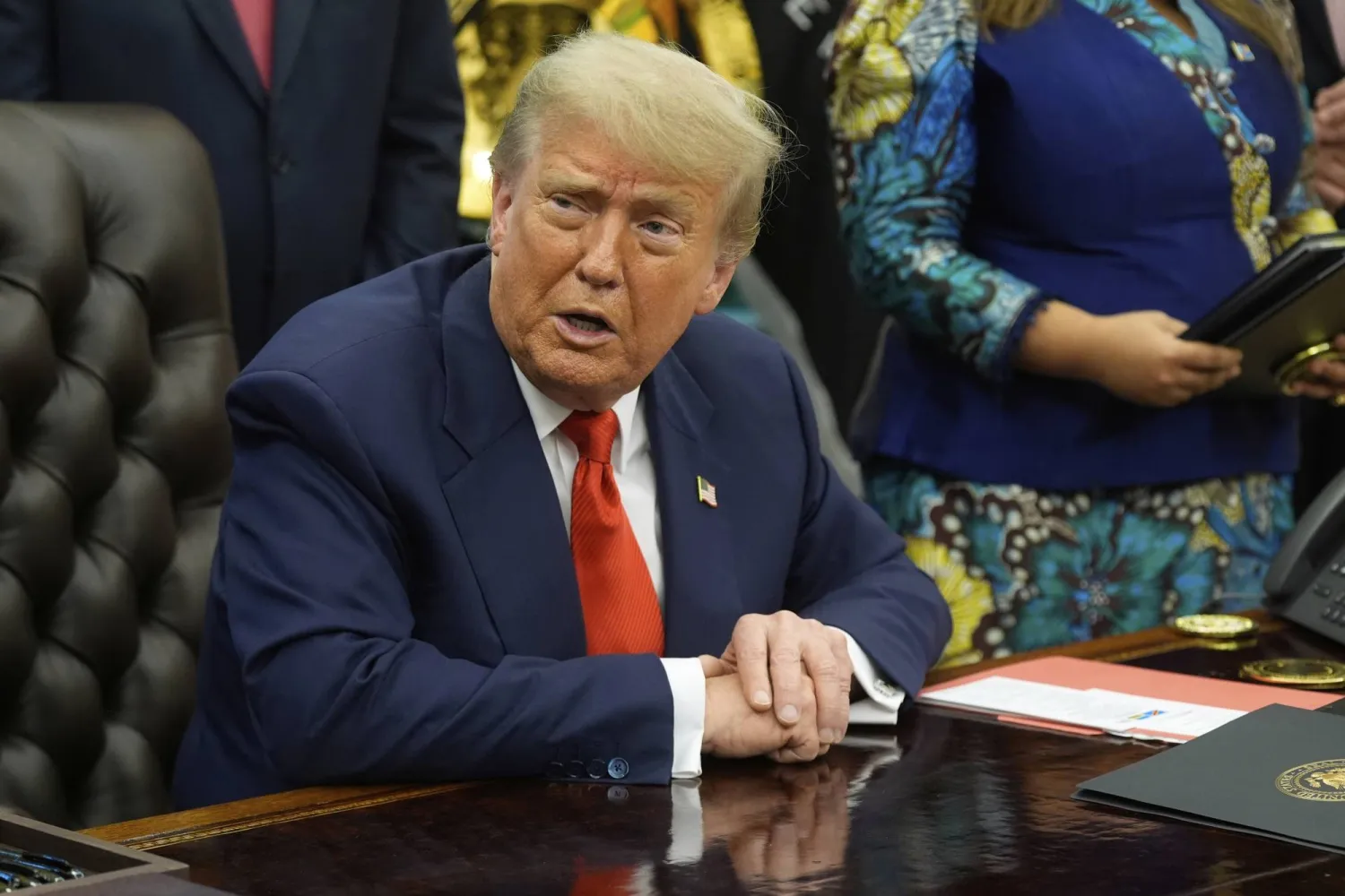 الرئيس الأميركي دونالد ترمب في المكتب البيضاوي (أ.ب)