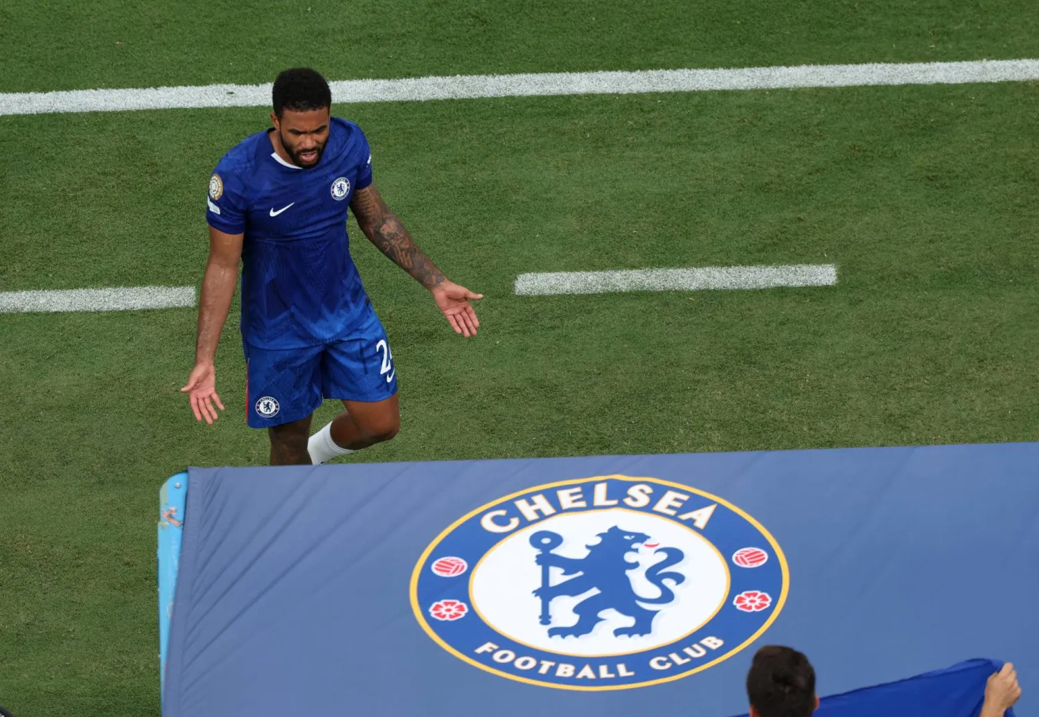 ريس جيمس قائد تشيلسي الإنجليزي (رويترز) 