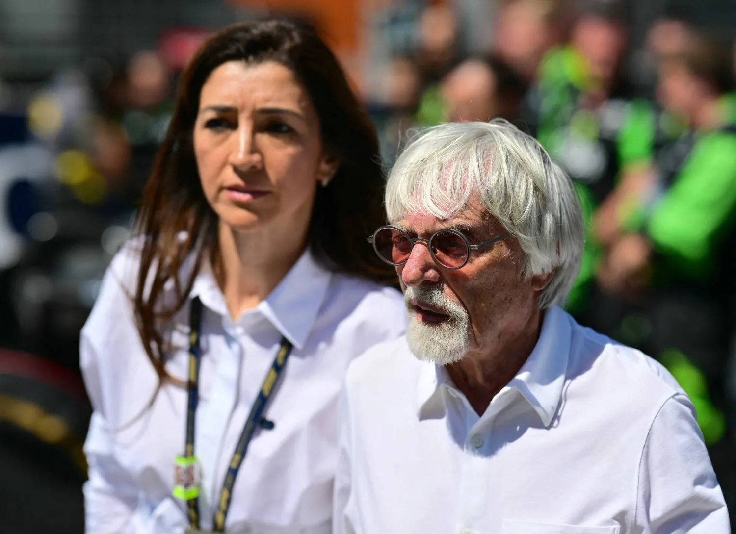 بيرني إكليستون الرئيس السابق لفورمولا 1 وزوجته في سبيلبرغ (أ.ف.ب)