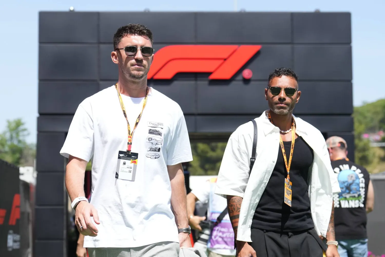 المدافع الدولي الإسباني إيميريك لابورت (يسار) (إ.ب.أ)