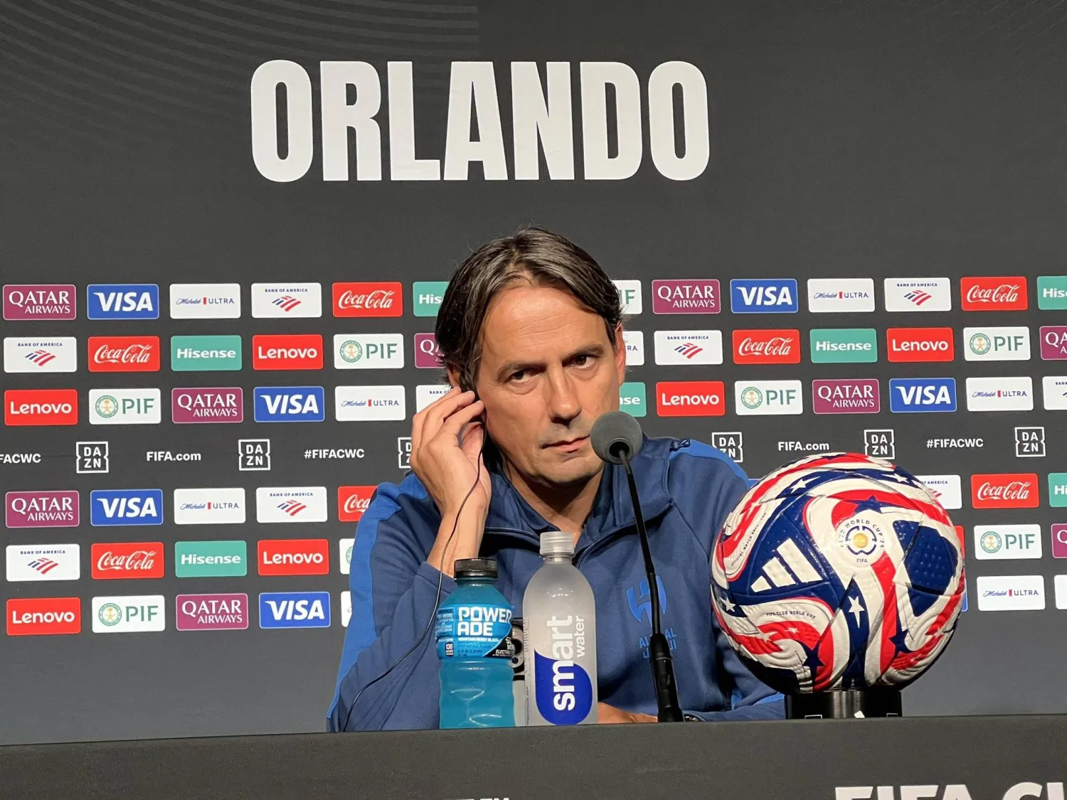 الإيطالي سيموني إنزاغي مدرب الهلال في المؤتمر الصحافي (الشرق الأوسط) 