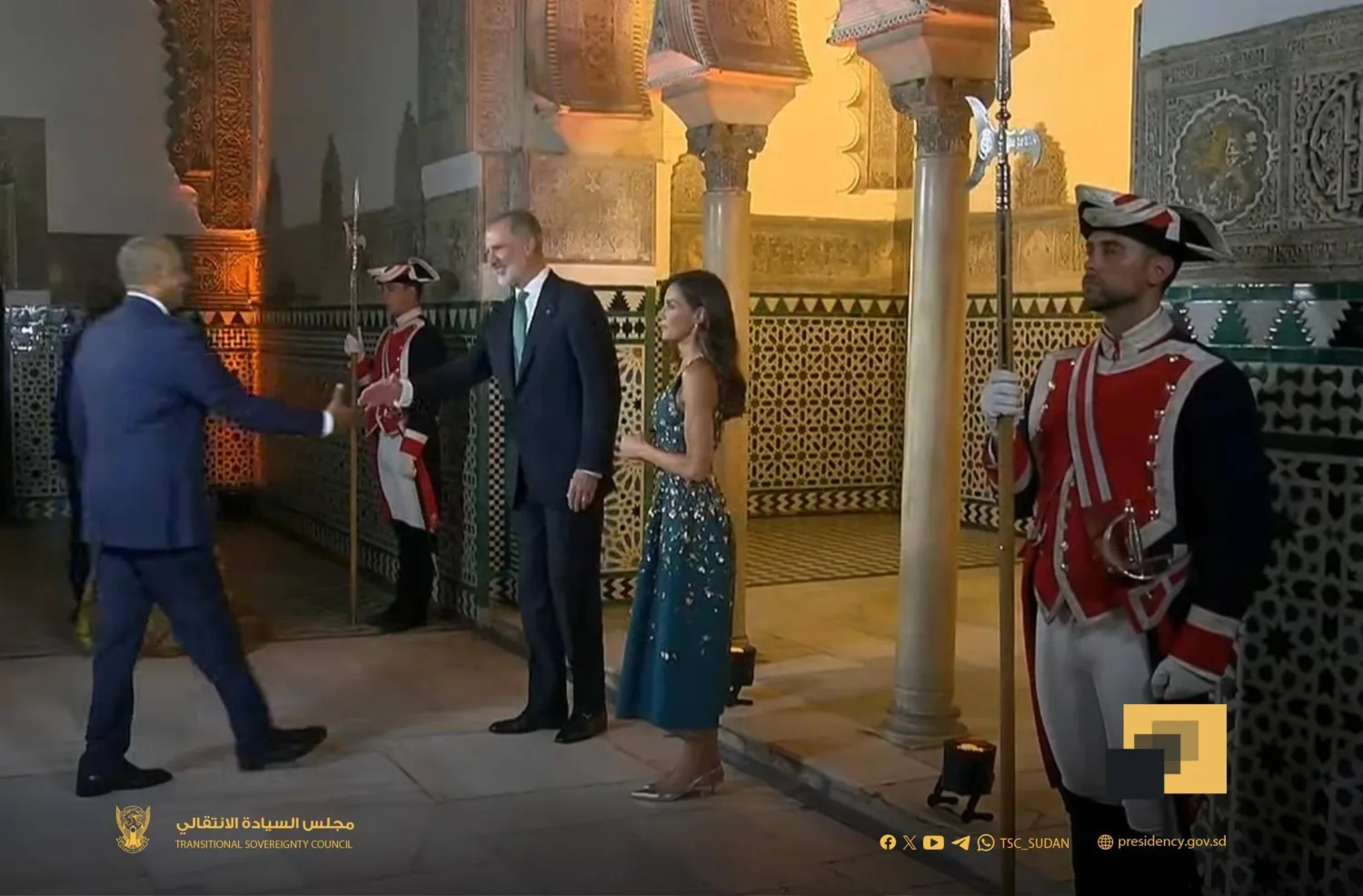 ملك إسبانيا يستقبل البرهان أثناء مشاركته في المؤتمر (إعلام «مجلس السيادة»)