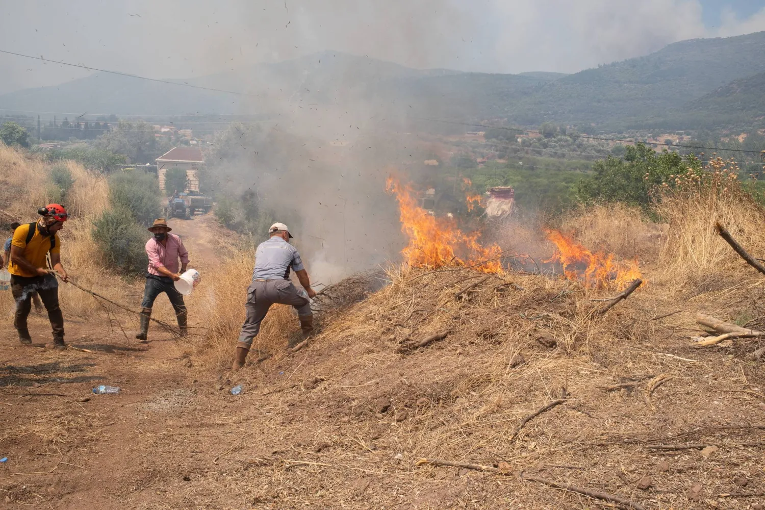 إجلاء أكثر من 50 ألف شخص إثر حرائق غابات في تركيا (إ.ب.أ)