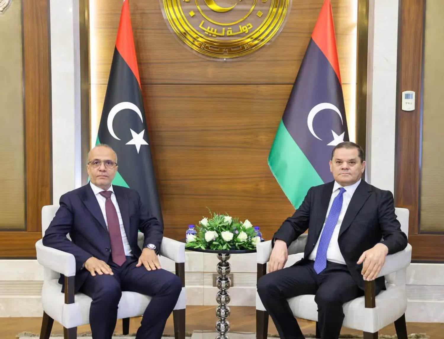 رئيس حكومة «الوحدة» عبد الحميد الدبيبة مجتمعاً مع عضو المجلس الرئاسي عبد الله اللافي مساء الأحد (المجلس الرئاسي الليبي)