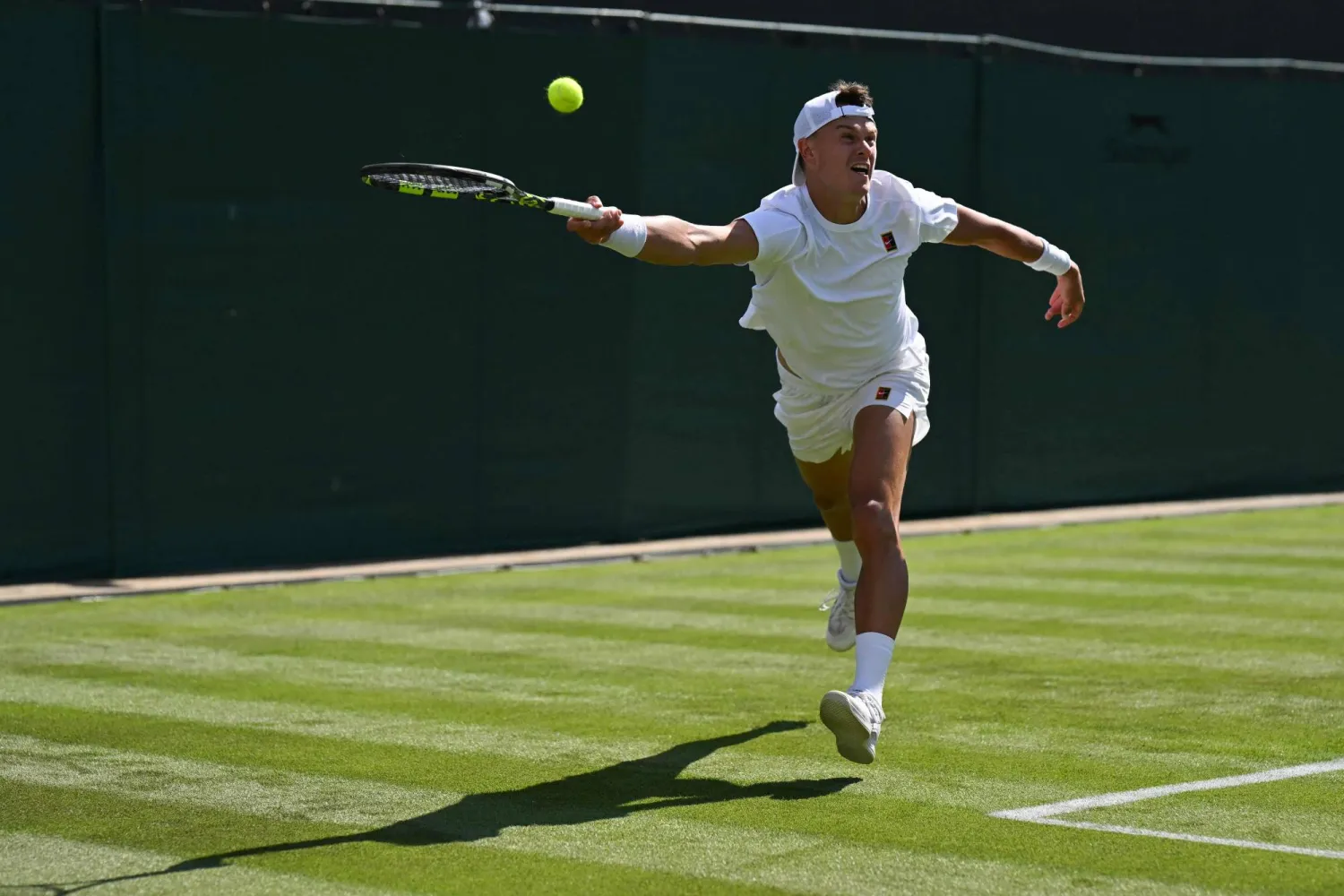 الدنماركي هولغر رونه ودّع «ويمبلدون» مبكراً (أ.ف.ب)