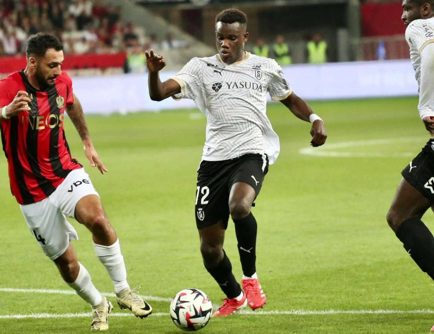 لاعب الوسط الإيفواري الواعد أمادو كوني (وسائل إعلام فرنسية)