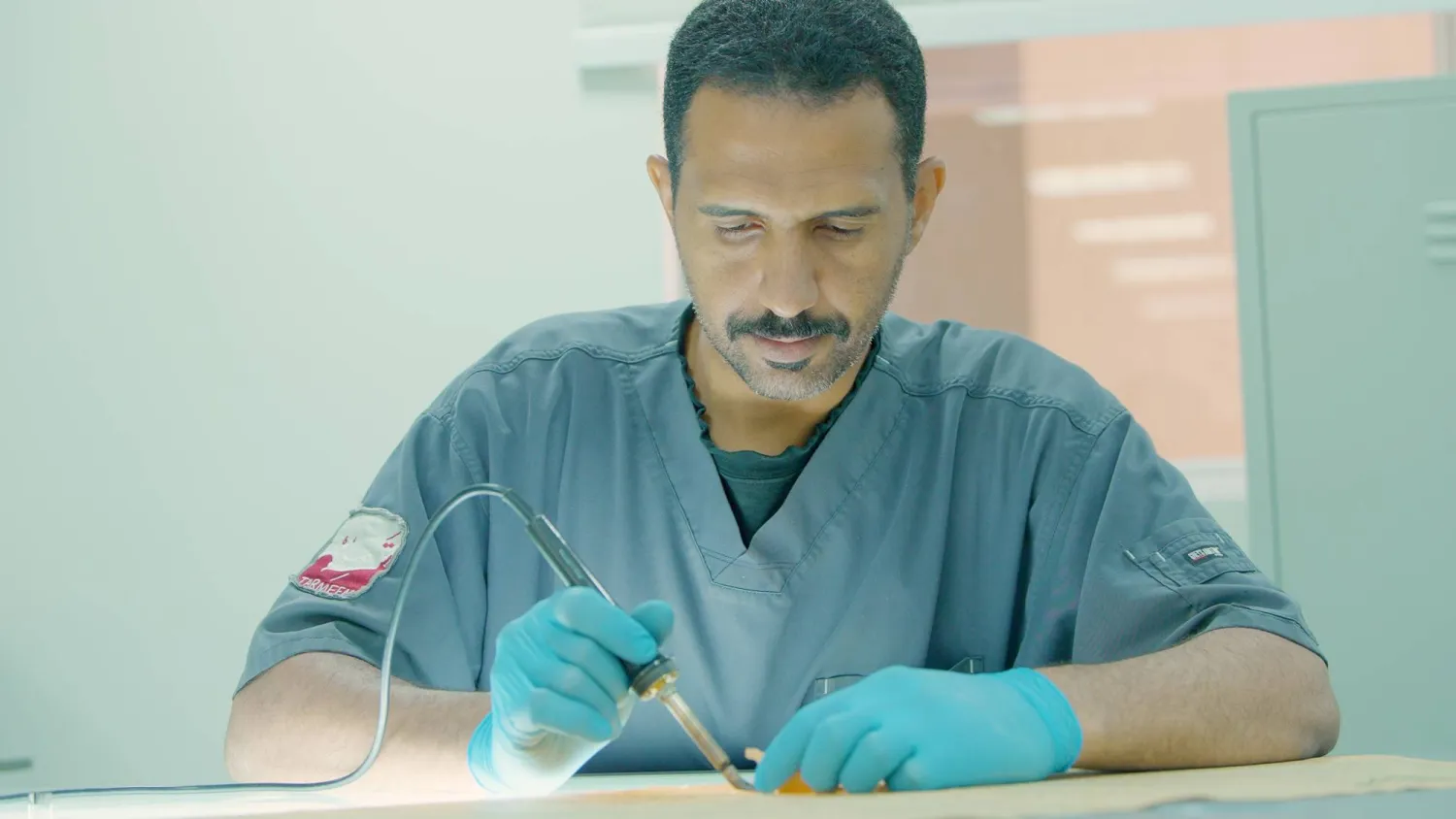 أطلق «مركز الملك سلمان للترميم والمحافظة على المواد التاريخية» أعماله لأول مرة عام 2005 (تصوير: تركي العقيلي)