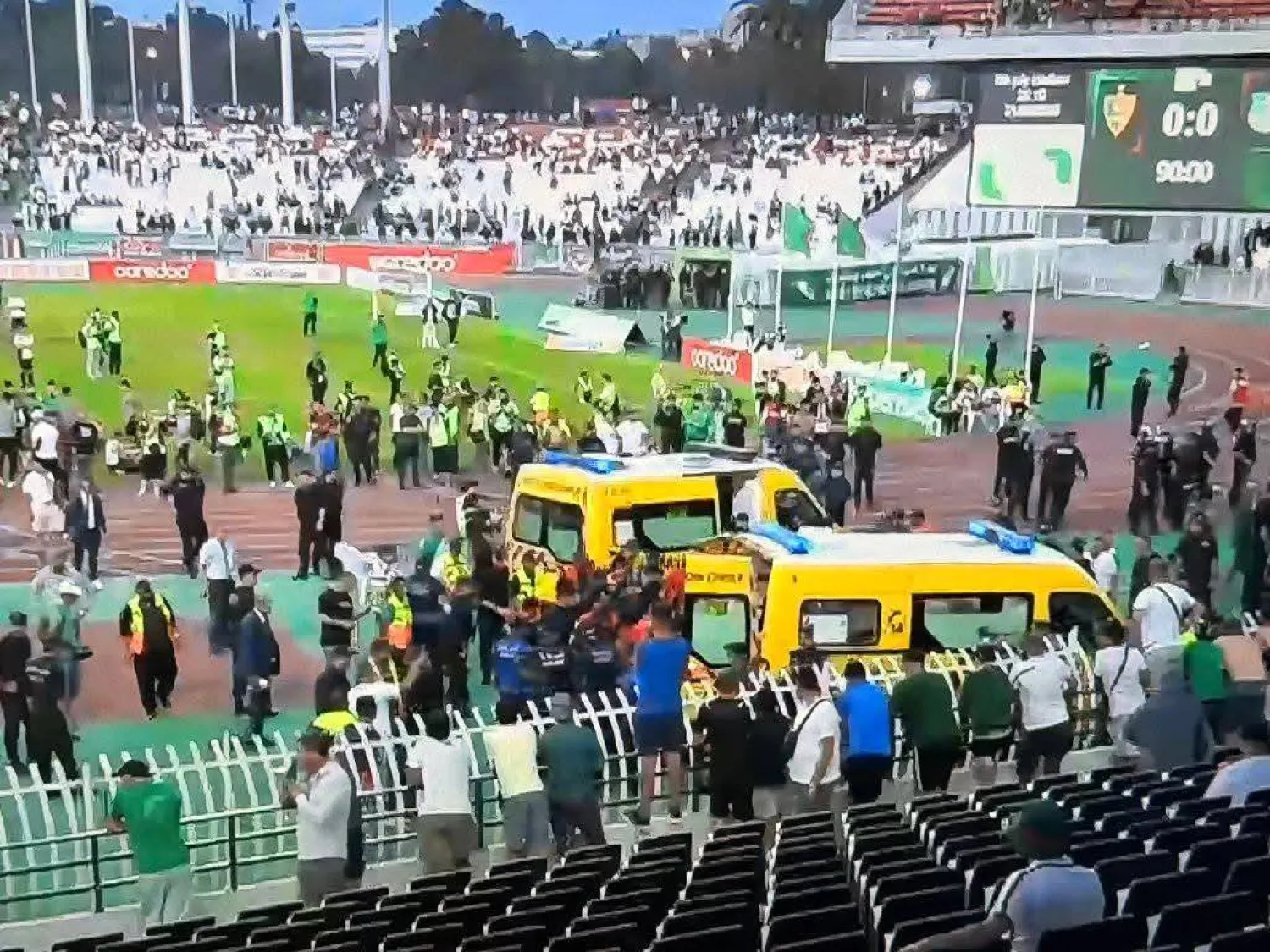 أعلن مولودية الجزائر الاثنين وفاة مشجع رابع متأثراً بإصاباته جراء الحادث المأساوي (وسائل إعلام جزائرية) 