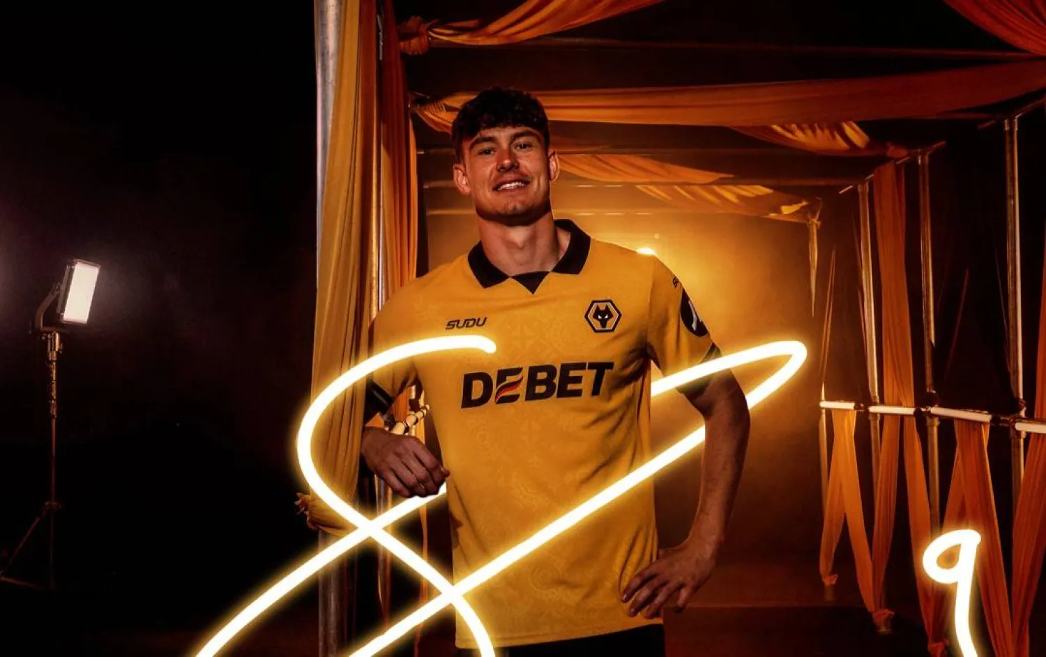 اللاعب النرويجي الدولي وقَّع عقداً يمتد 4 أعوام (نادي وولفرهامبتون)