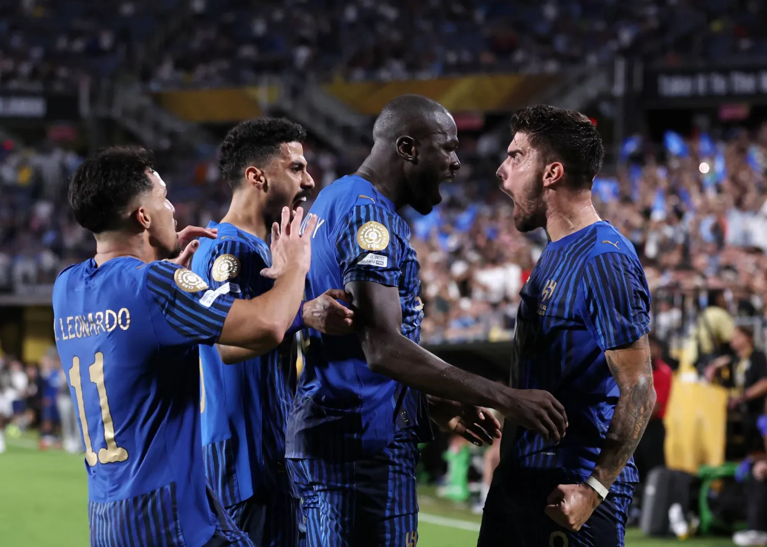 فرحة لاعبي الهلال بهدف كوليبالي في مرمى سيتي (د.ب.أ)