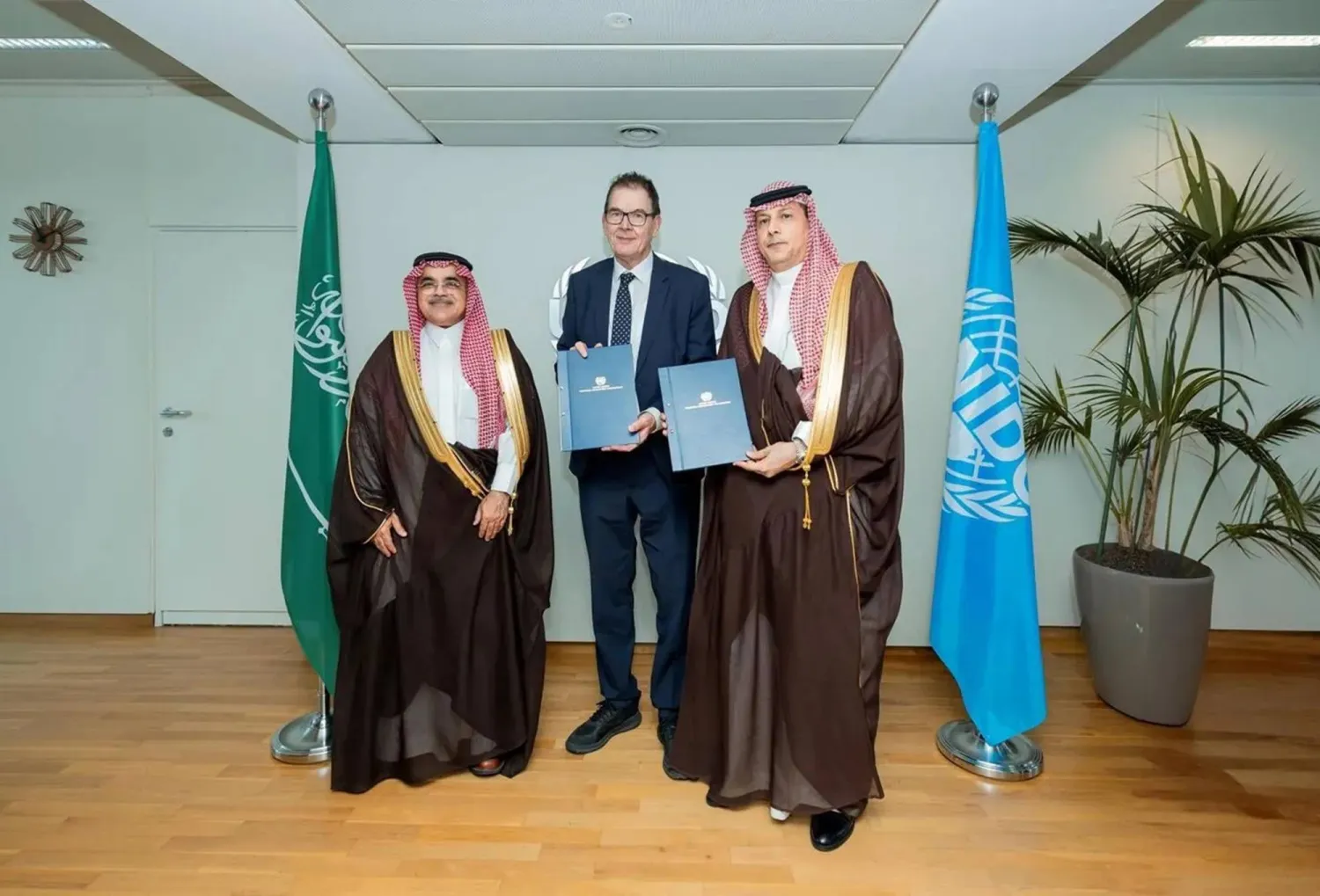 من مراسم توقيع اتفاقية استضافة الرياض لمؤتمر «يونيدو» بين السعودية والمنظمة (واس)