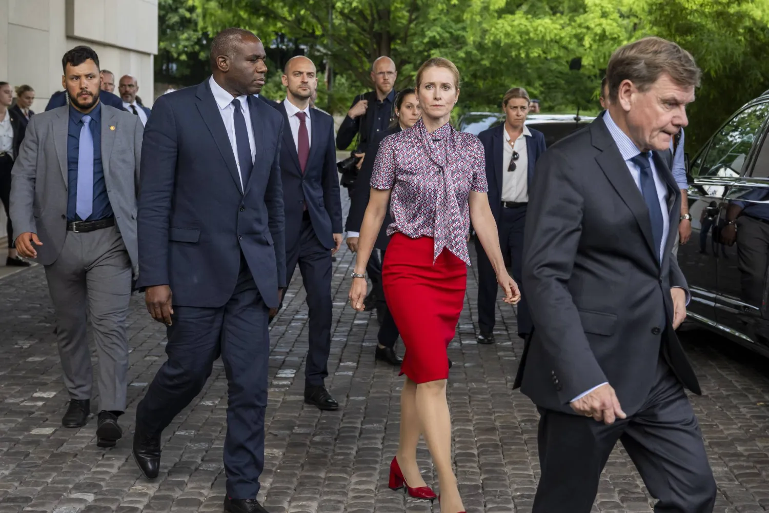 وزراء خارجية الترويكا الأوروبية ومسؤولة السياسة الخارجية في الاتحاد الأوروبي بعد انتهاء الاجتماع الخاص بالملف النووي في جنيف 20 يونيو (إ.ب.أ)