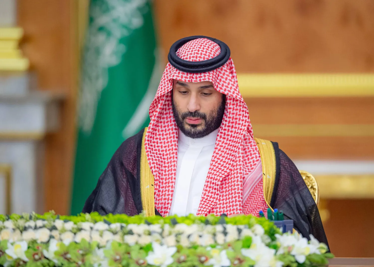 الأمير محمد بن سلمان مترئساً جلسة مجلس الوزراء في جدة الثلاثاء (واس)