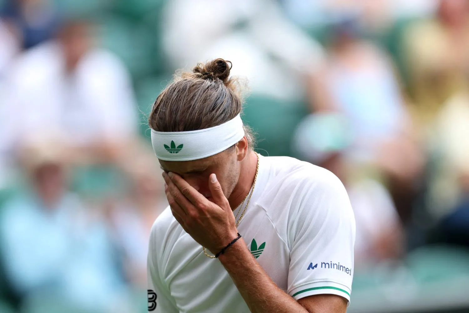 زفيريف قال إنه يعاني من ضغوطات لا علاقة لها بالتنس (رويترز) 