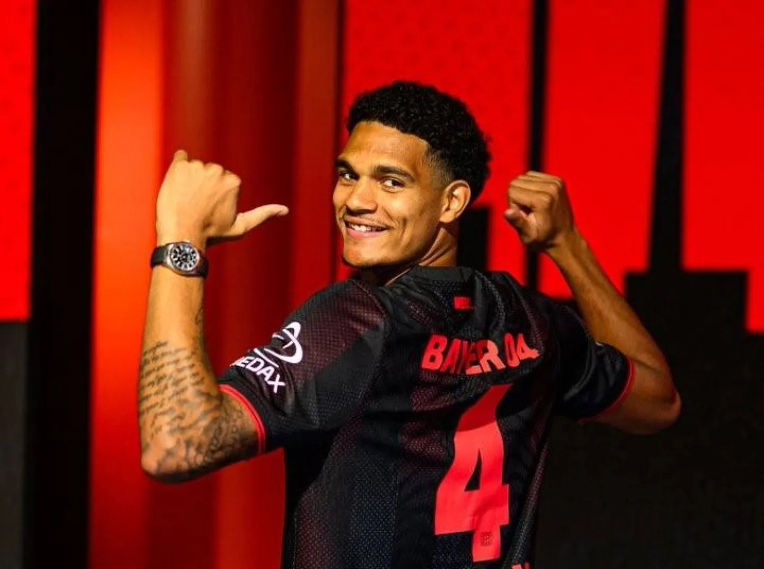 غاريل كوانساه بقميص فريقه الجديد (نادي باير ليفركوزن)