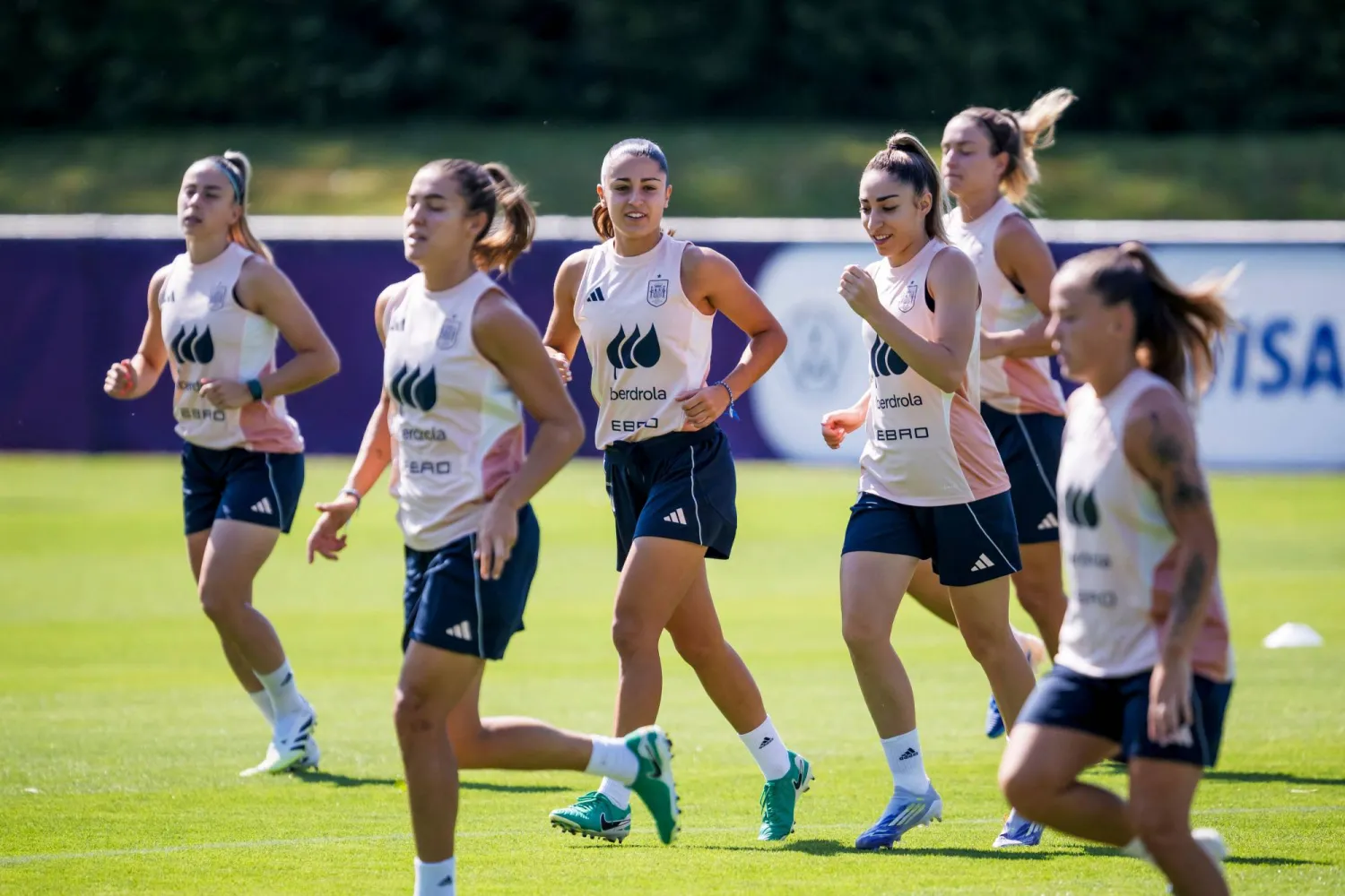 إسبانيا تتصدر ترشيحات التتويج أمام حاملة اللقب إنجلترا (أ.ف.ب)