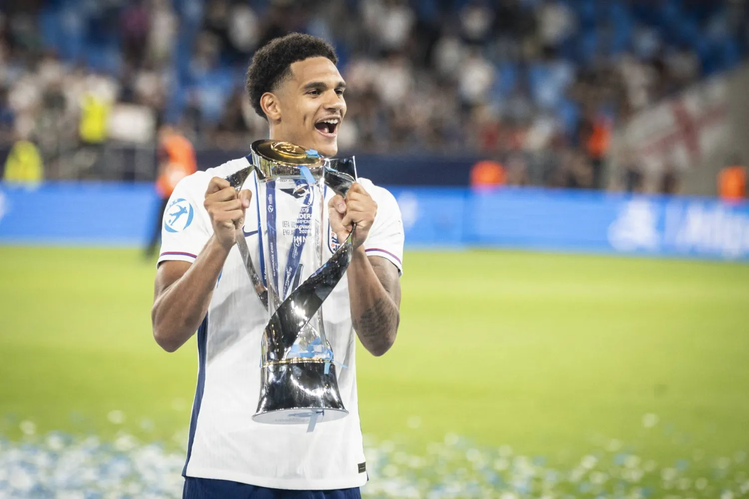 Jarell Quansah of England celebrates with the trophy after winning the UEFA Under-21 Championship Final match between England and Germany in Bratislava, Slovakia, 28 June 2025. EPA/JOZEF JAKUBCO