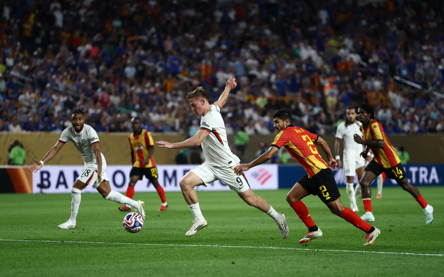 ليام ديلاب القادم من إيبسويتش يهز شباك الترجي ويتألق مع تشيلسي في مونديال الأندية (رويترز)