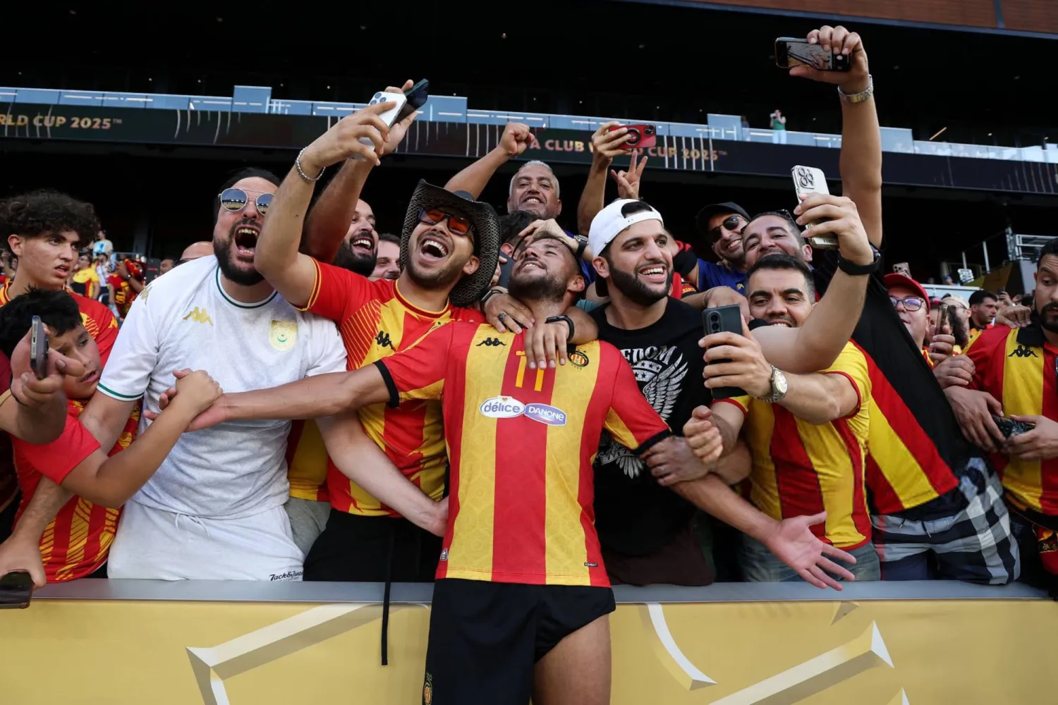 بلايلي محتفلاً بعد تسجيله هدفاً في مونديال الأندية بأميركا (الشرق الأوسط)