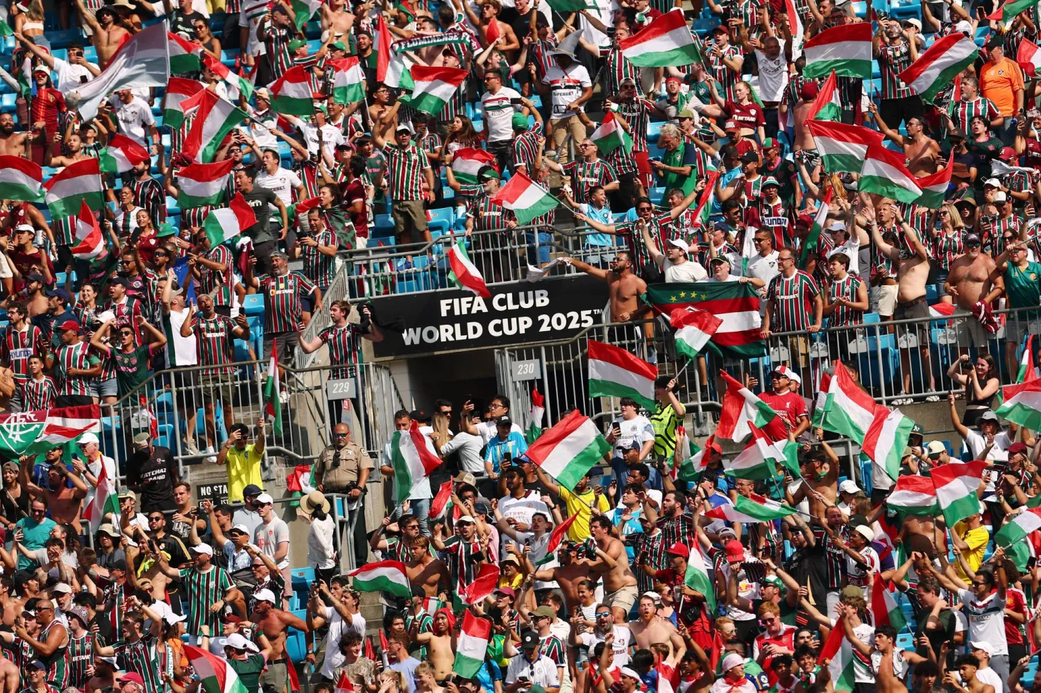 جماهير فلومينينسي سجلت حضورا مذهلا مع فريقها في المونديال (رويترز)