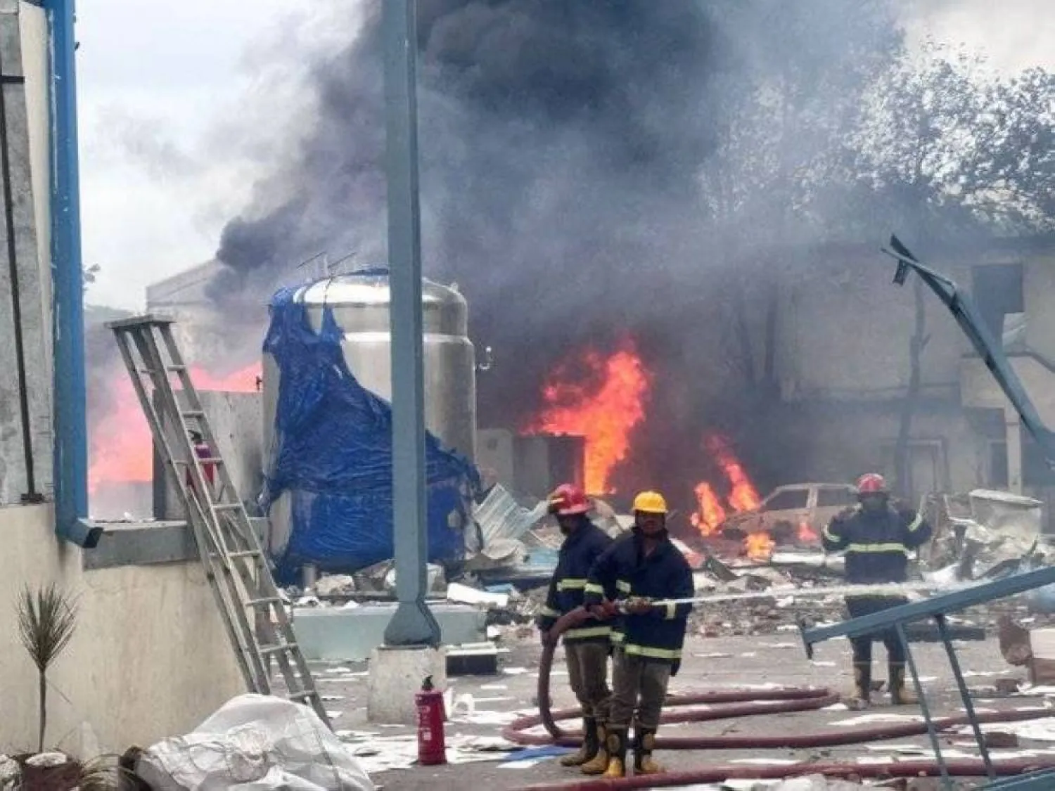 ارتفعت إلى 40 قتيلا و33 جريحا حصيلة انفجار لم تتّضح أسبابه بعد ودمّر الإثنين مصنعا للمواد الكيميائية جنوبي الهند (أ.ف.ب)