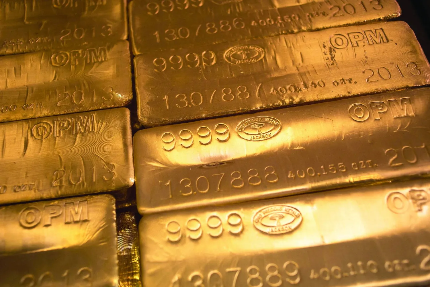 FILE PHOTO: 24 karat gold bars are seen at the United States West Point Mint facility in West Point, New York June 5, 2013.  REUTERS/Shannon Stapleton/File Photo