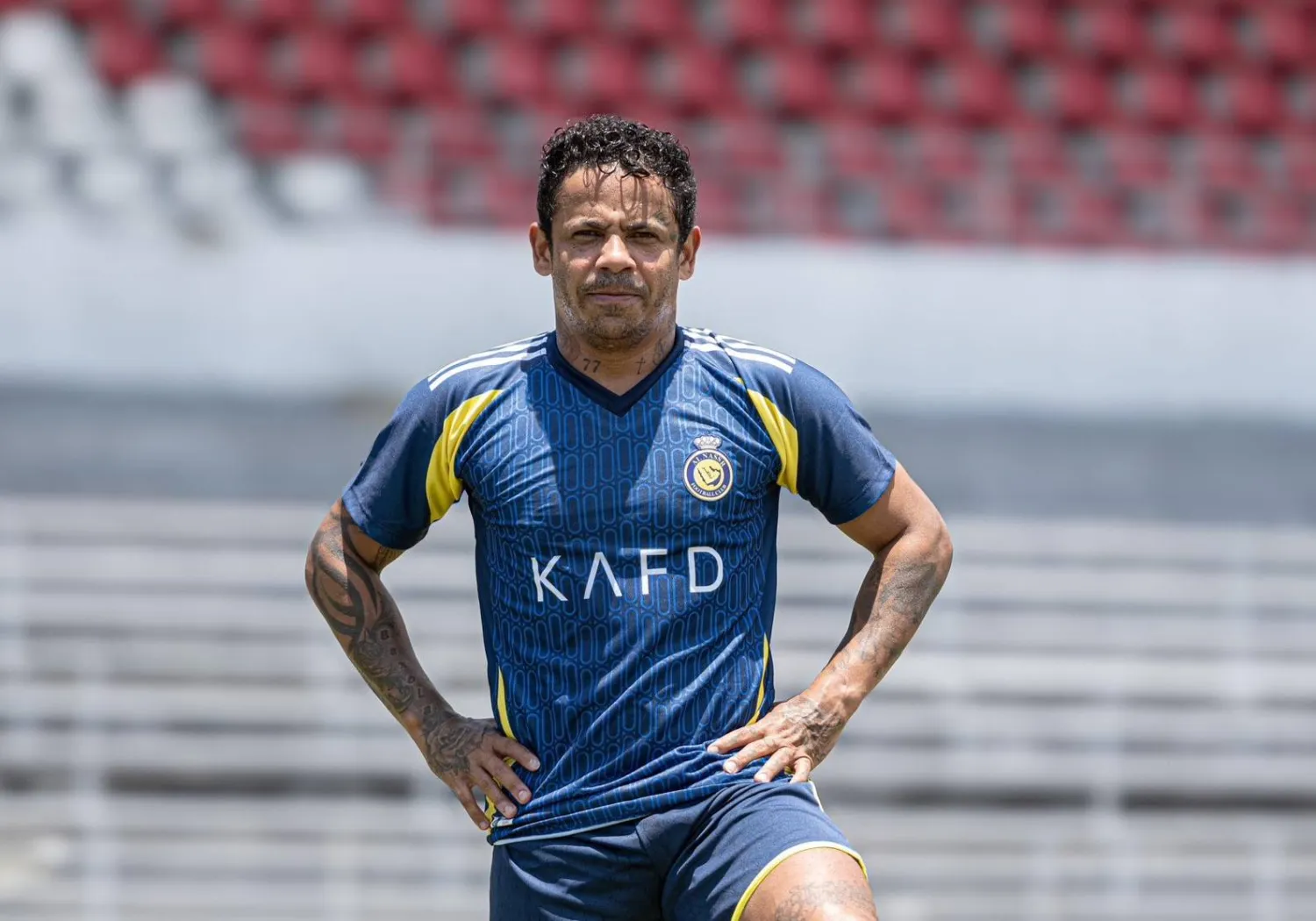 إلتون بقميص نادي النصر (حساب اللاعب على منصة إكس)