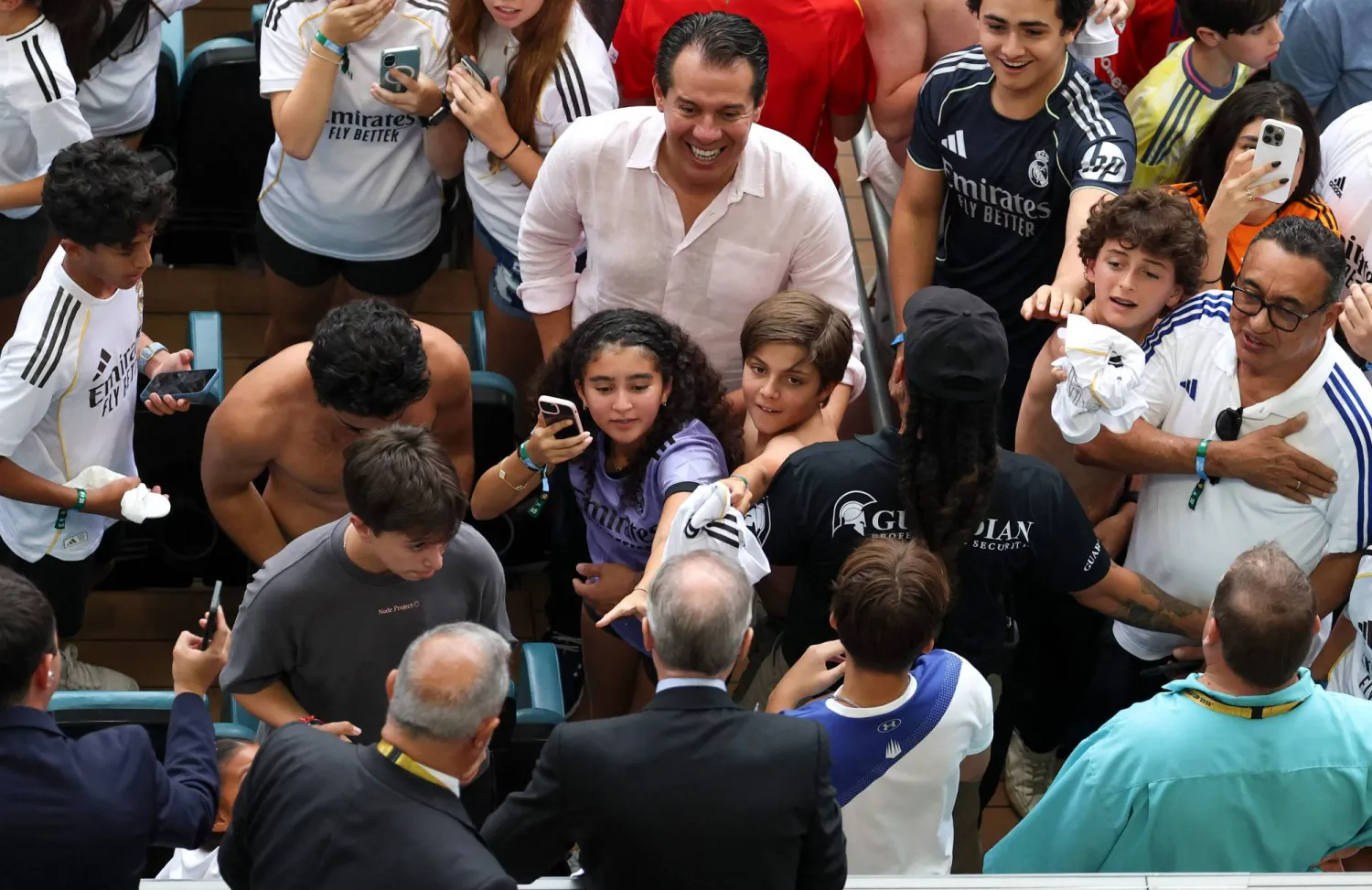 جماهير ريال مدريد الأكثر رغبة في شراء التذاكر (أ.ف.ب) 