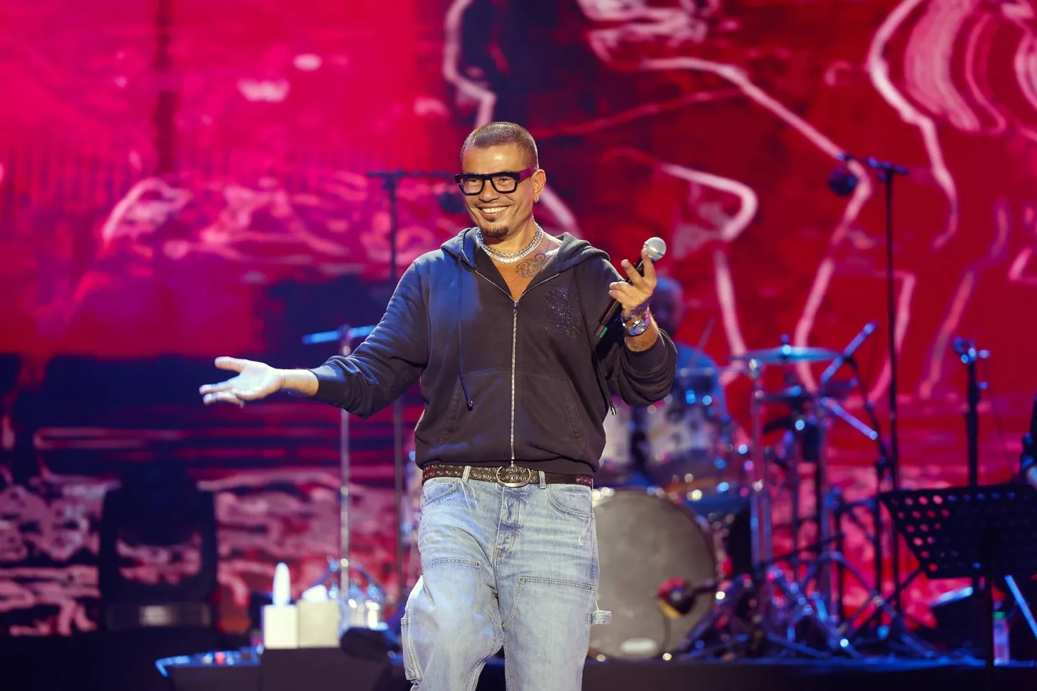 عمرو دياب يعود لإطلاق الألبومات الغنائية بعد غياب عامين (حساب دياب على فيسبوك)