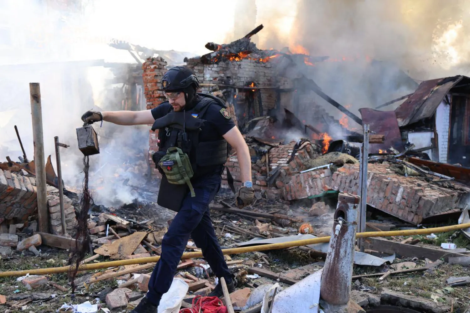 جانب من الغارة الروسية على بولتافا (أ.ف.ب)