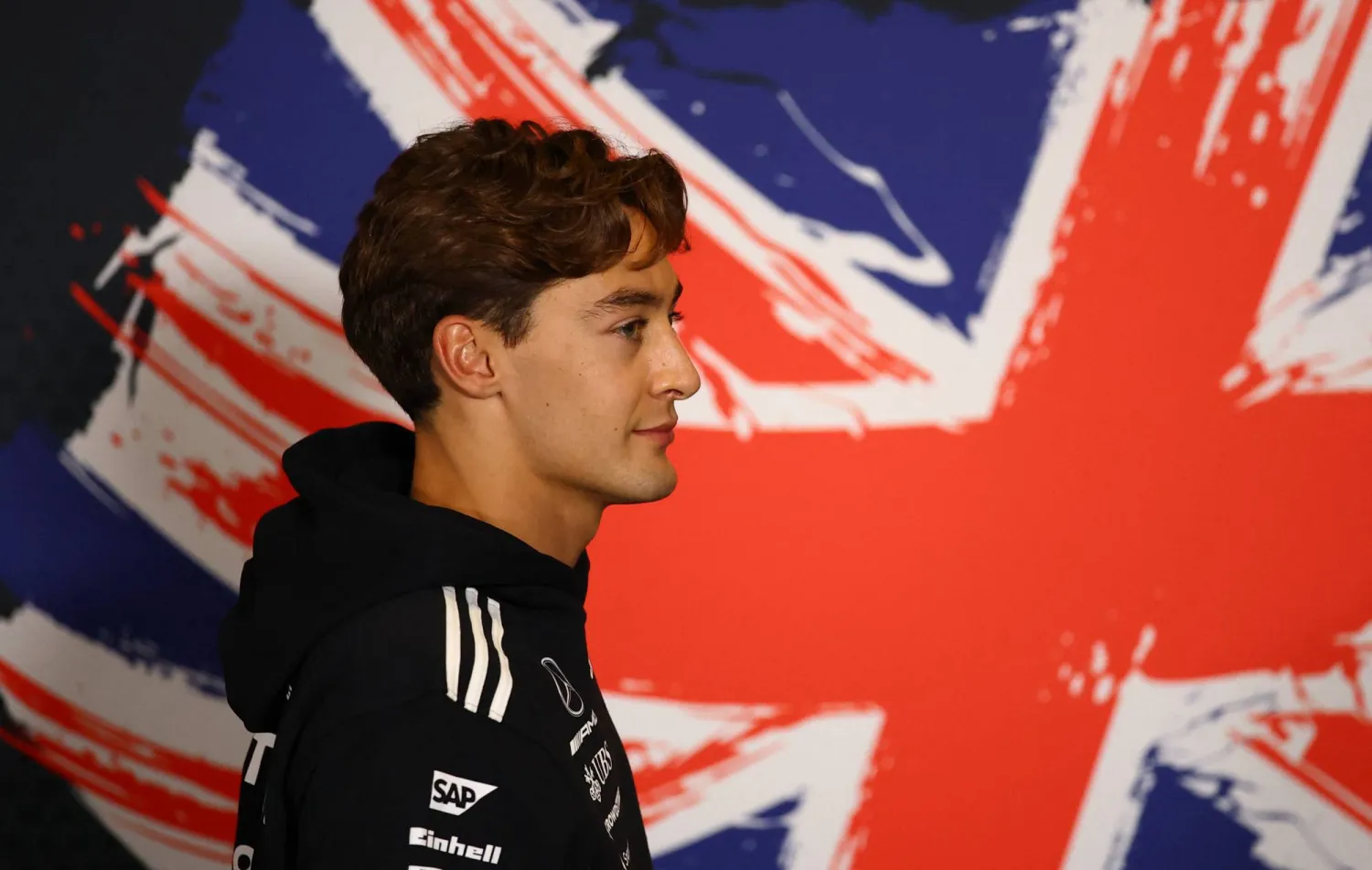 راسل استغرب شائعات رحيله عن مرسيدس (رويترز)