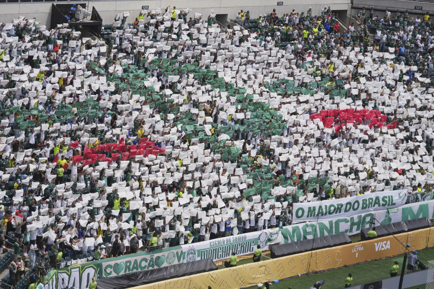 جماهير الاندية البرازيلية ومنها بالميراس إحتشدت بكثرة على المباريات لتضيف مزيدا من الإثارة (اب)