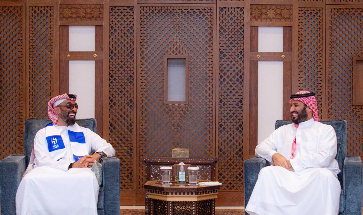 الأمير محمد بن سلمان لدى استقباله الشيخ طحنون بن زايد في جدة الخميس (واس) 