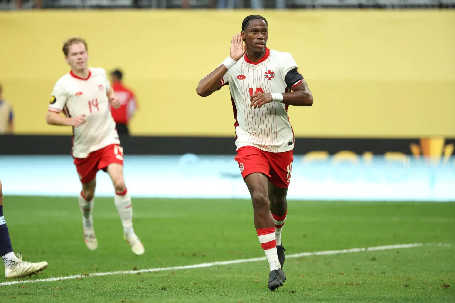 المهاجم الكندي جوناثان ديفيد (رويترز)