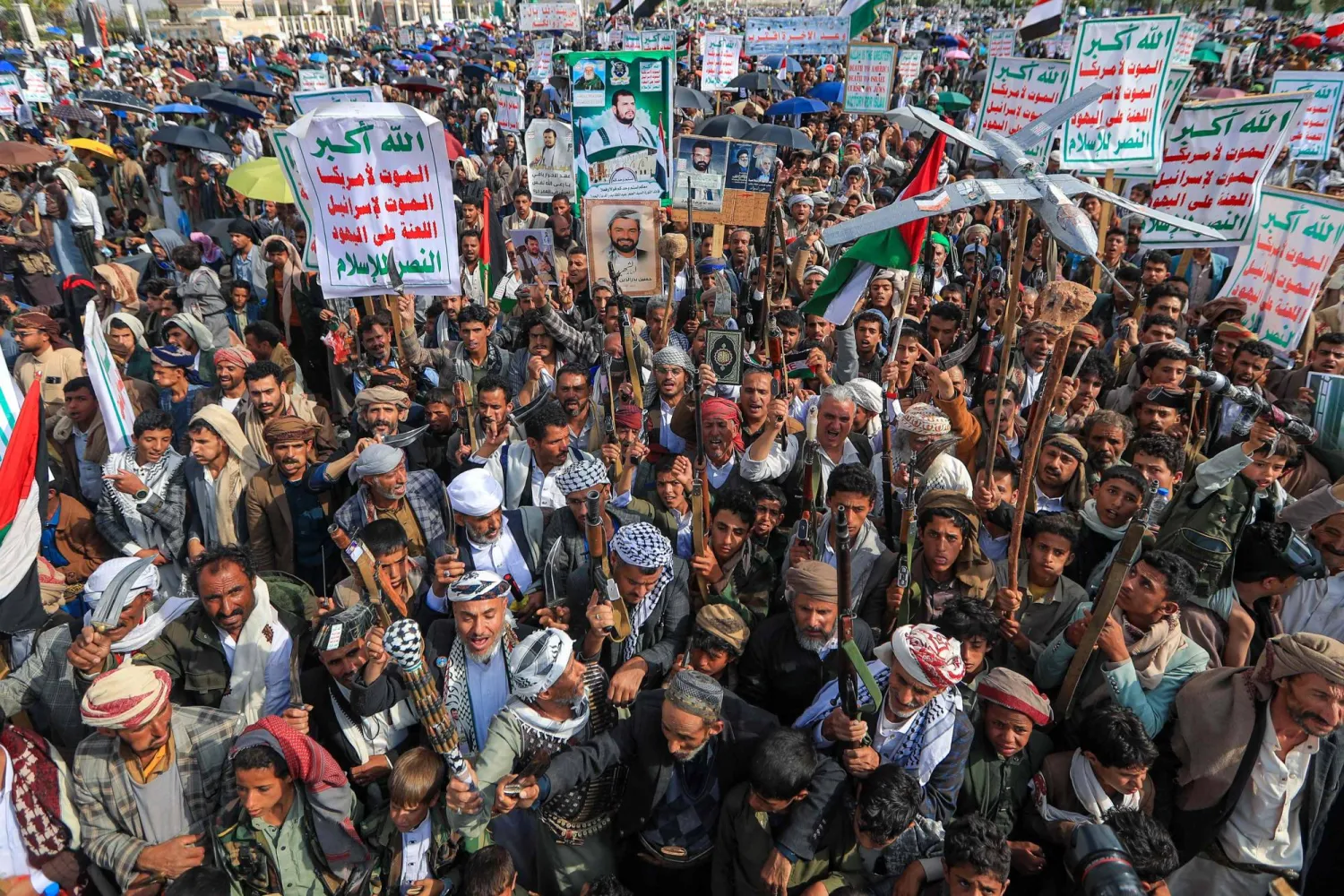 حشد حوثي في صنعاء دعا له زعيم الجماعة لاستعراض التأييد الشعبي (أ.ف.ب)