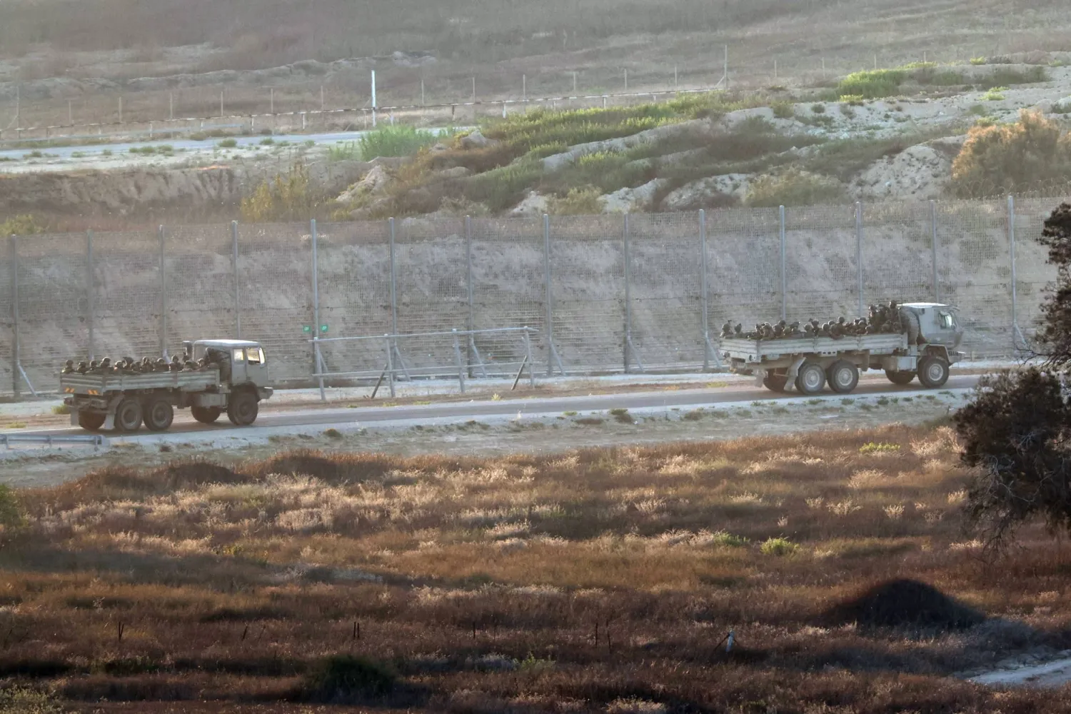 دورية للجيش الإسرائيلي في شمال قطاع غزة (إ.ب.أ)