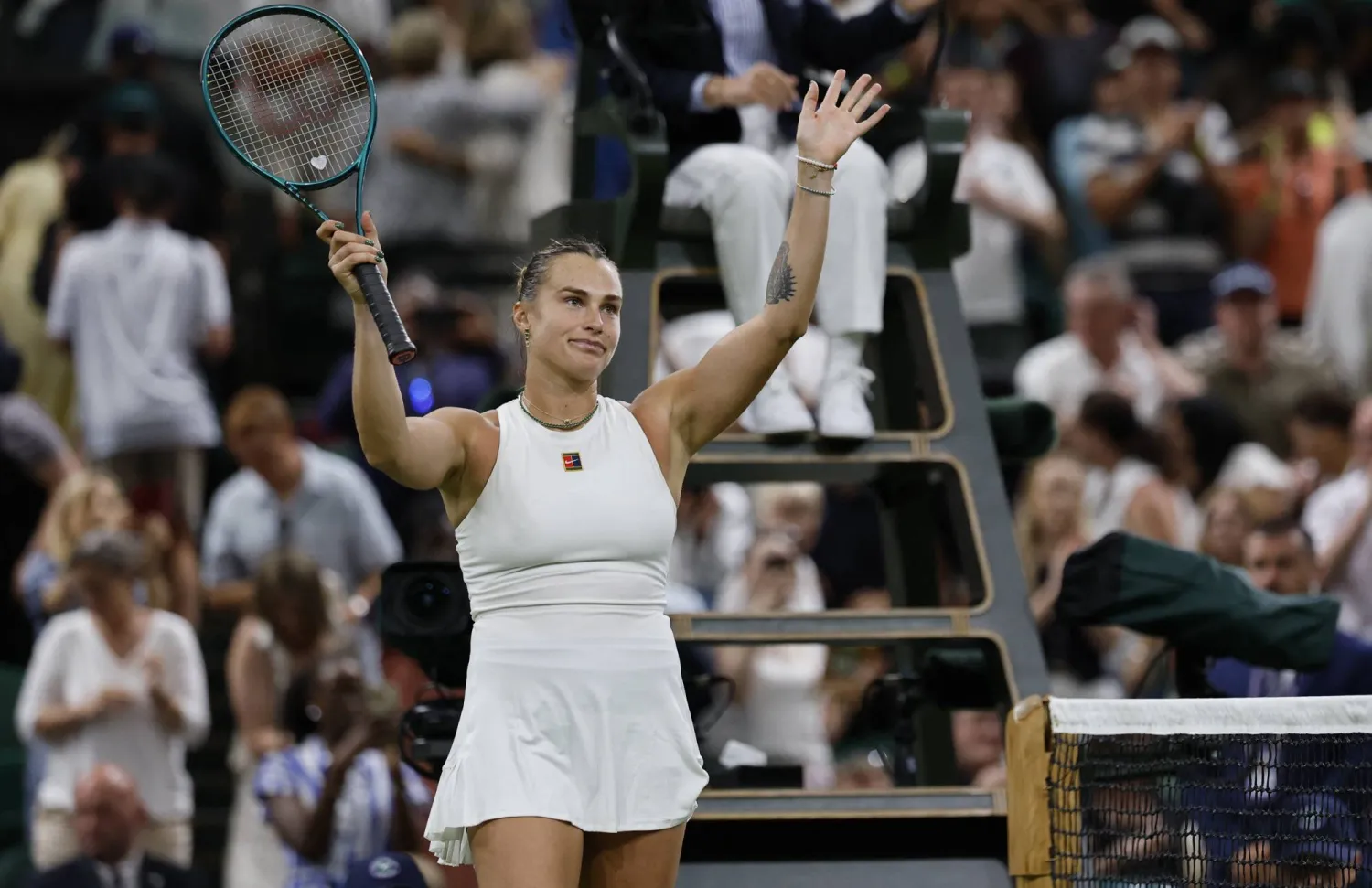 سابالينكا تحتفل بالفوز (رويترز)