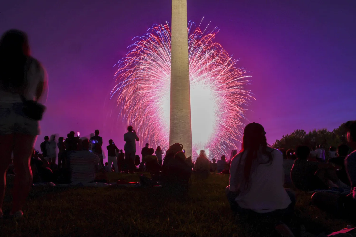 Fireworks light up the sky near the Washington Monument during Independence Day celebrations in Washington, DC, US, 04 July 2025. EPA/SHAWN THEW