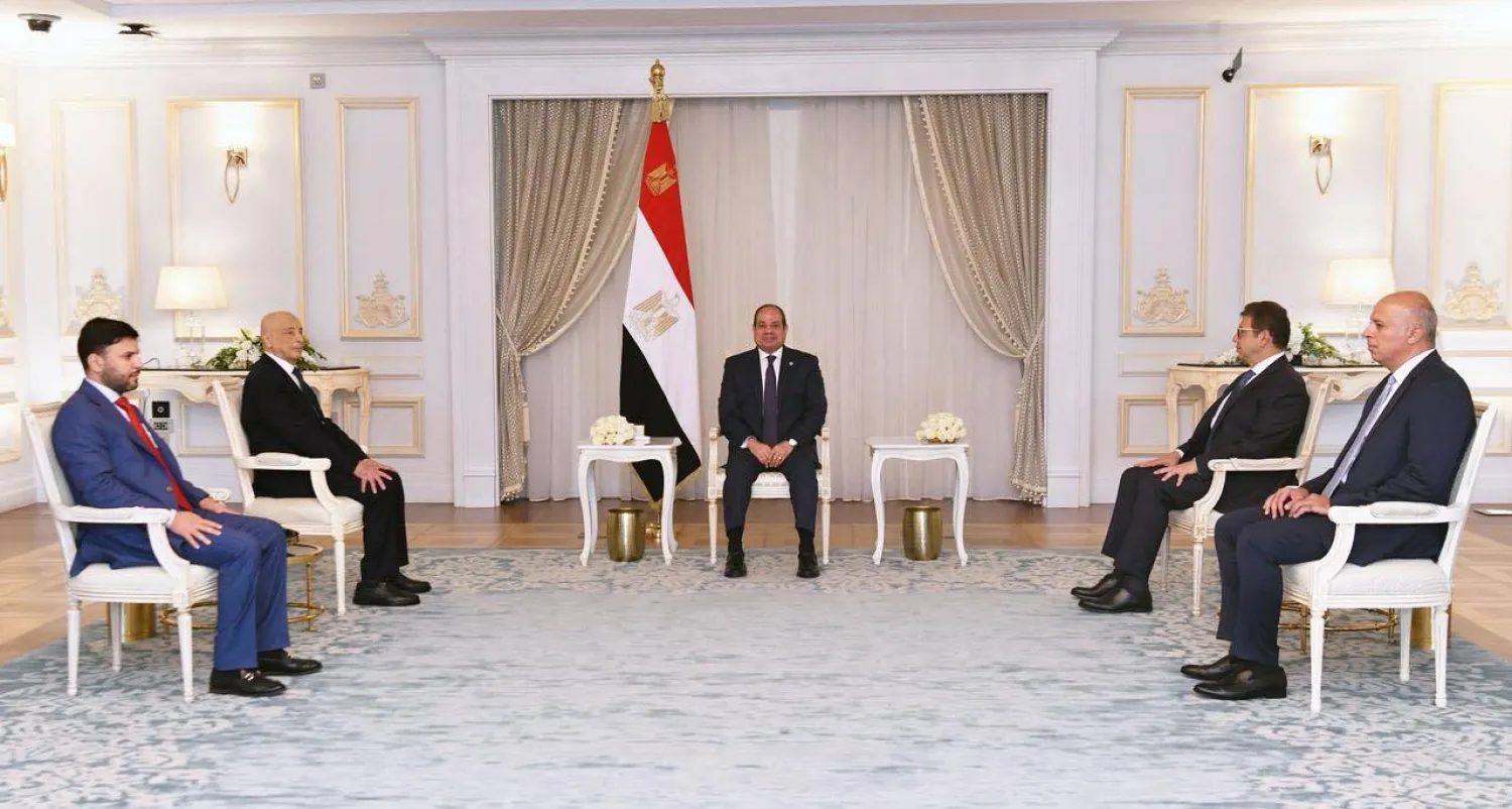 الرئيس المصري خلال استقباله رئيس مجلس النواب الليبي اليوم (الرئاسة المصرية)